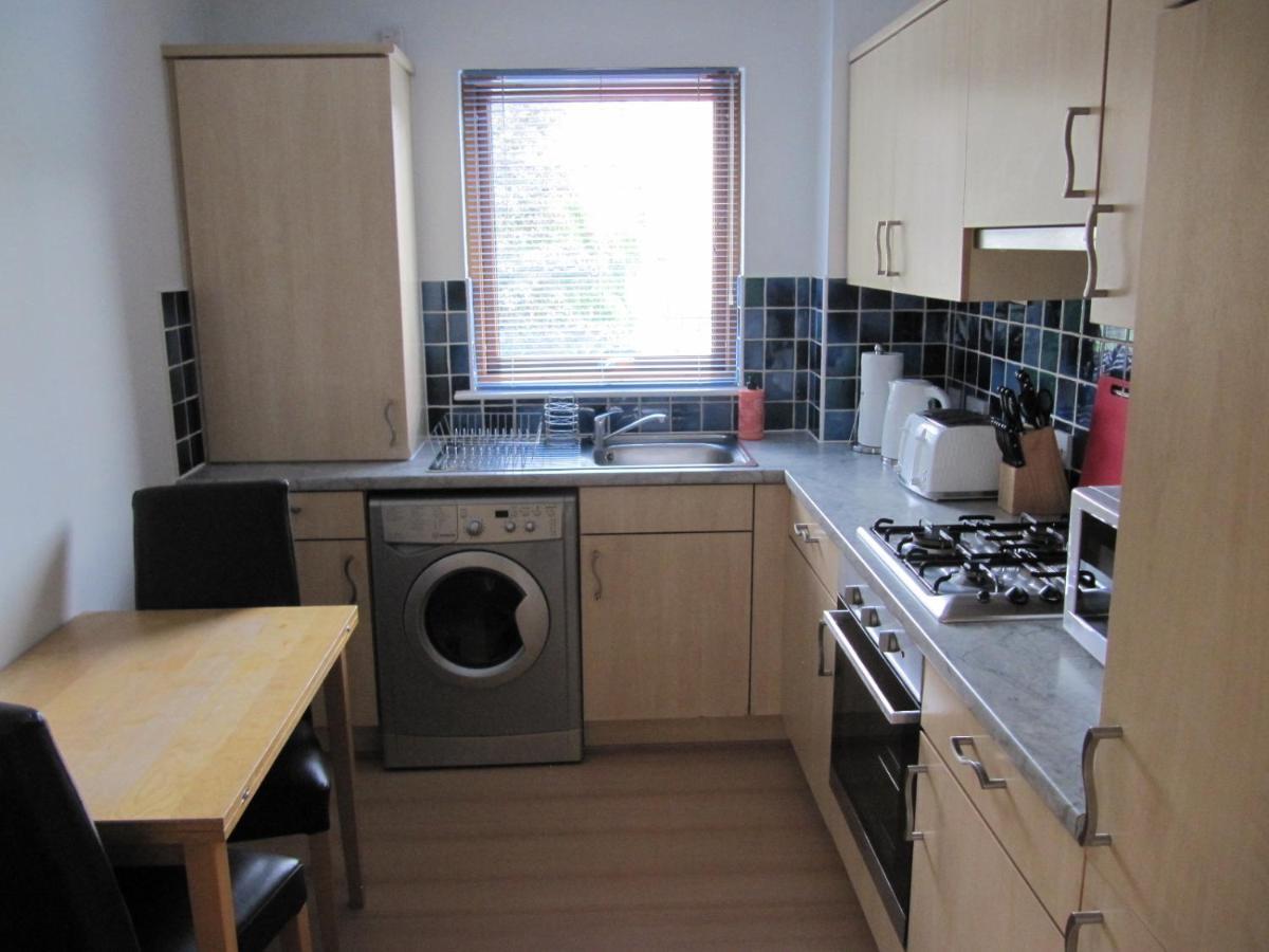 Cozy Off Road 2 Bedroom Cottage Apartment With Free Wi-Fi And Private Parking Glasgow Exterior photo