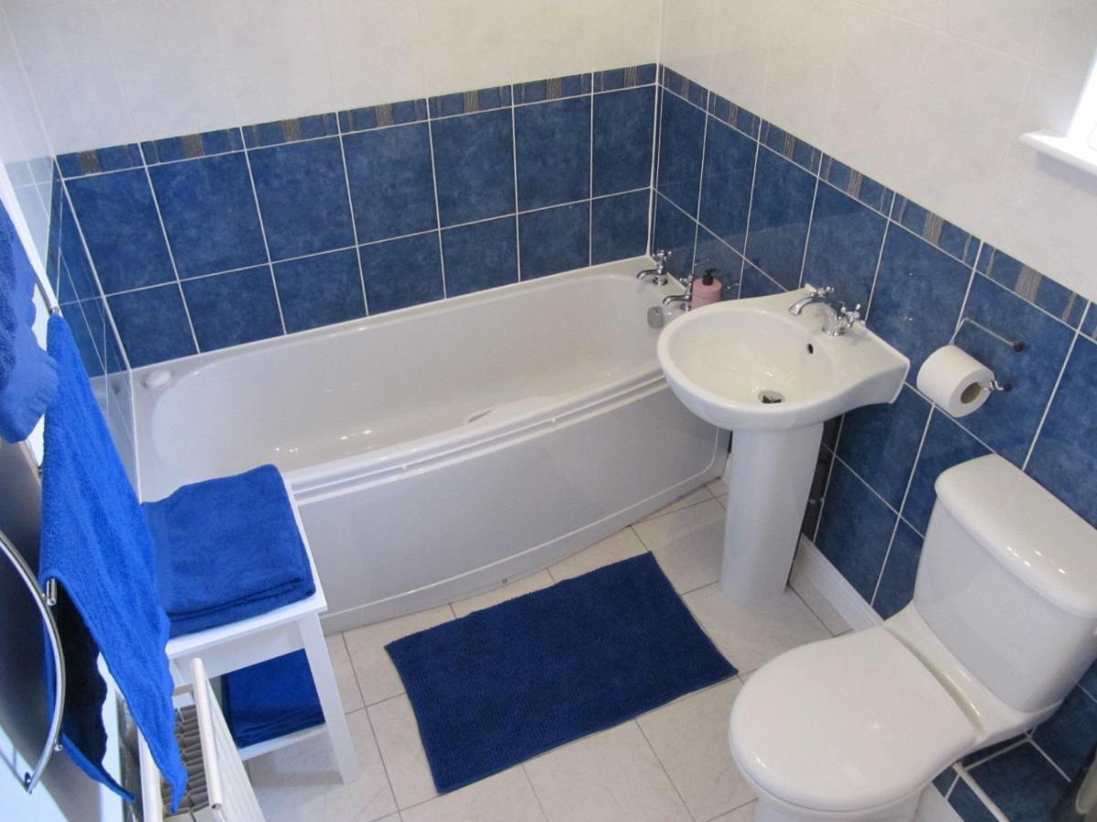 Cozy Off Road 2 Bedroom Cottage Apartment With Free Wi-Fi And Private Parking Glasgow Exterior photo