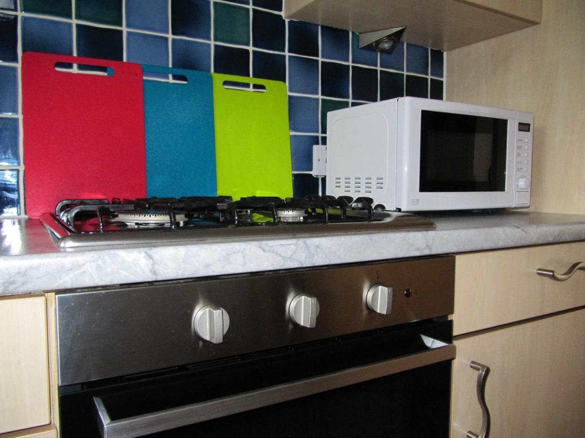 Cozy Off Road 2 Bedroom Cottage Apartment With Free Wi-Fi And Private Parking Glasgow Exterior photo