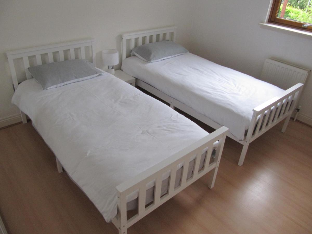 Cozy Off Road 2 Bedroom Cottage Apartment With Free Wi-Fi And Private Parking Glasgow Exterior photo