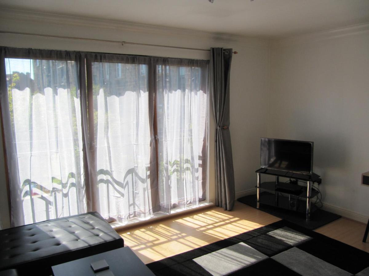 Cozy Off Road 2 Bedroom Cottage Apartment With Free Wi-Fi And Private Parking Glasgow Exterior photo